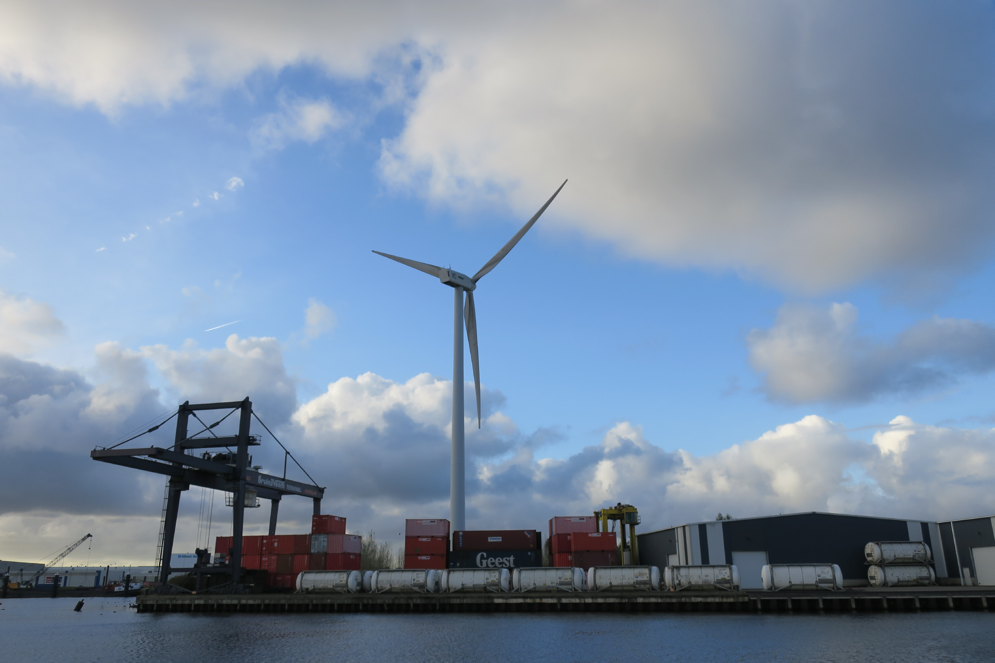 Een foto van het noordzeekanaalgebied